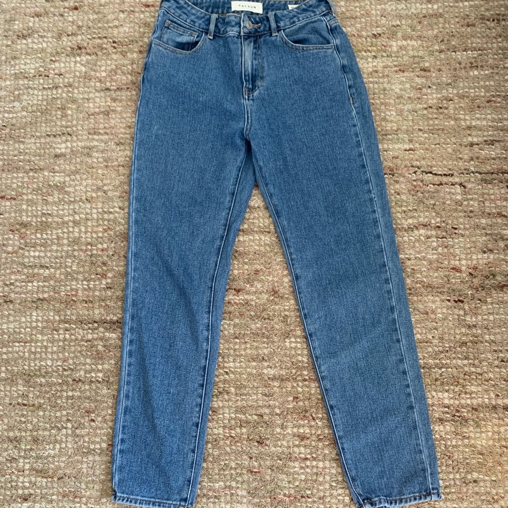 Pacsun loose fitting high rise mom jean!
